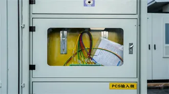 Solar-powered communication cabinet power solution