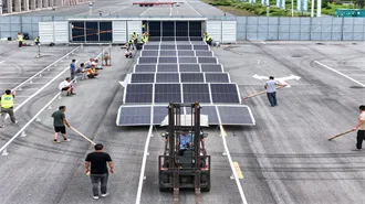 Solar panel output parallel battery