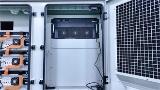 Principle of photovoltaic panel water and mud discharge clamp